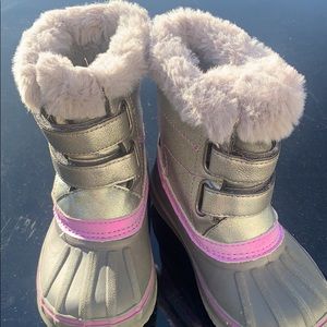 Girls snow boots
